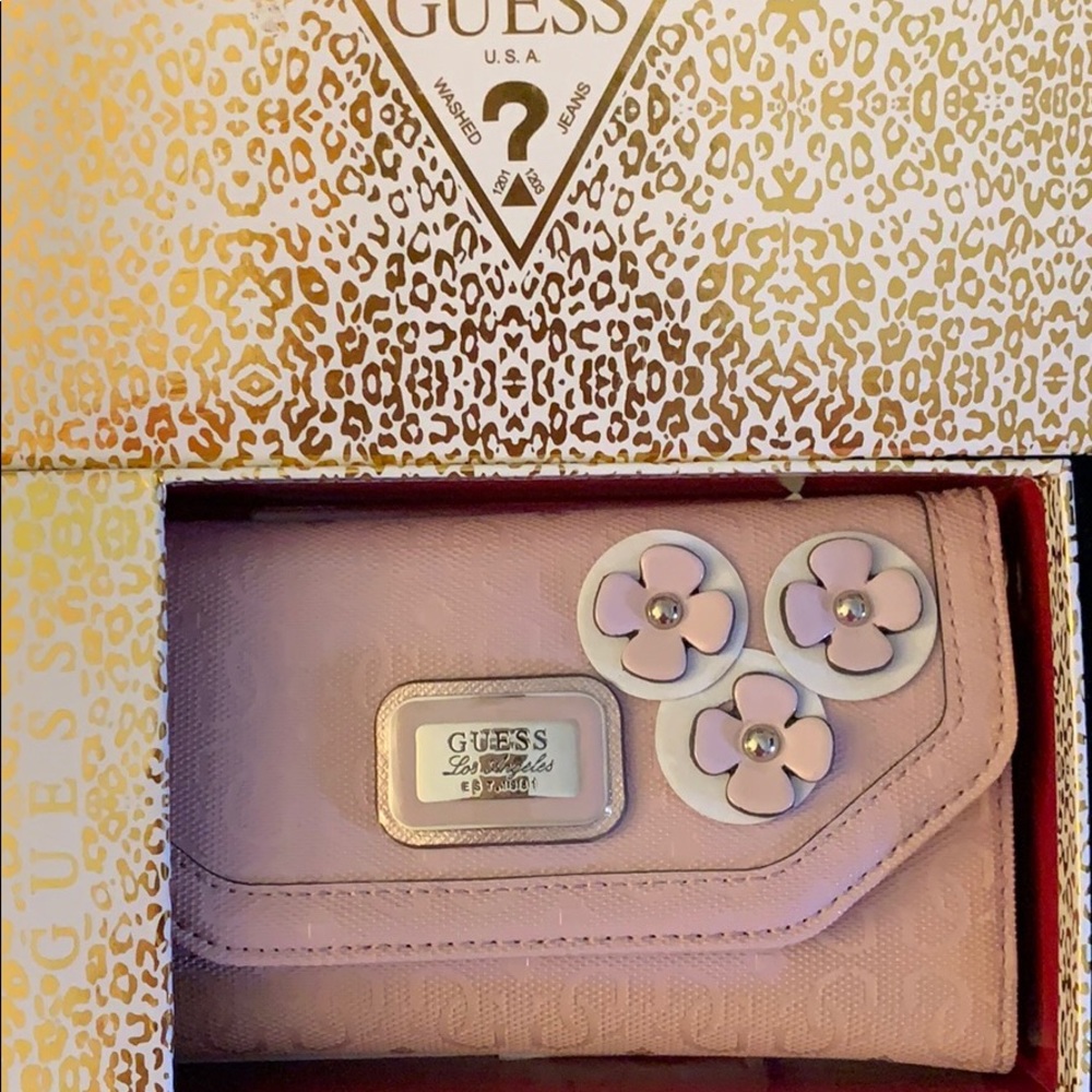 NEW Guess Wallet in Blush